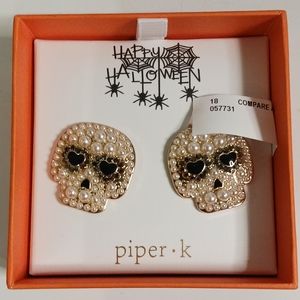 Pearl skull earrings